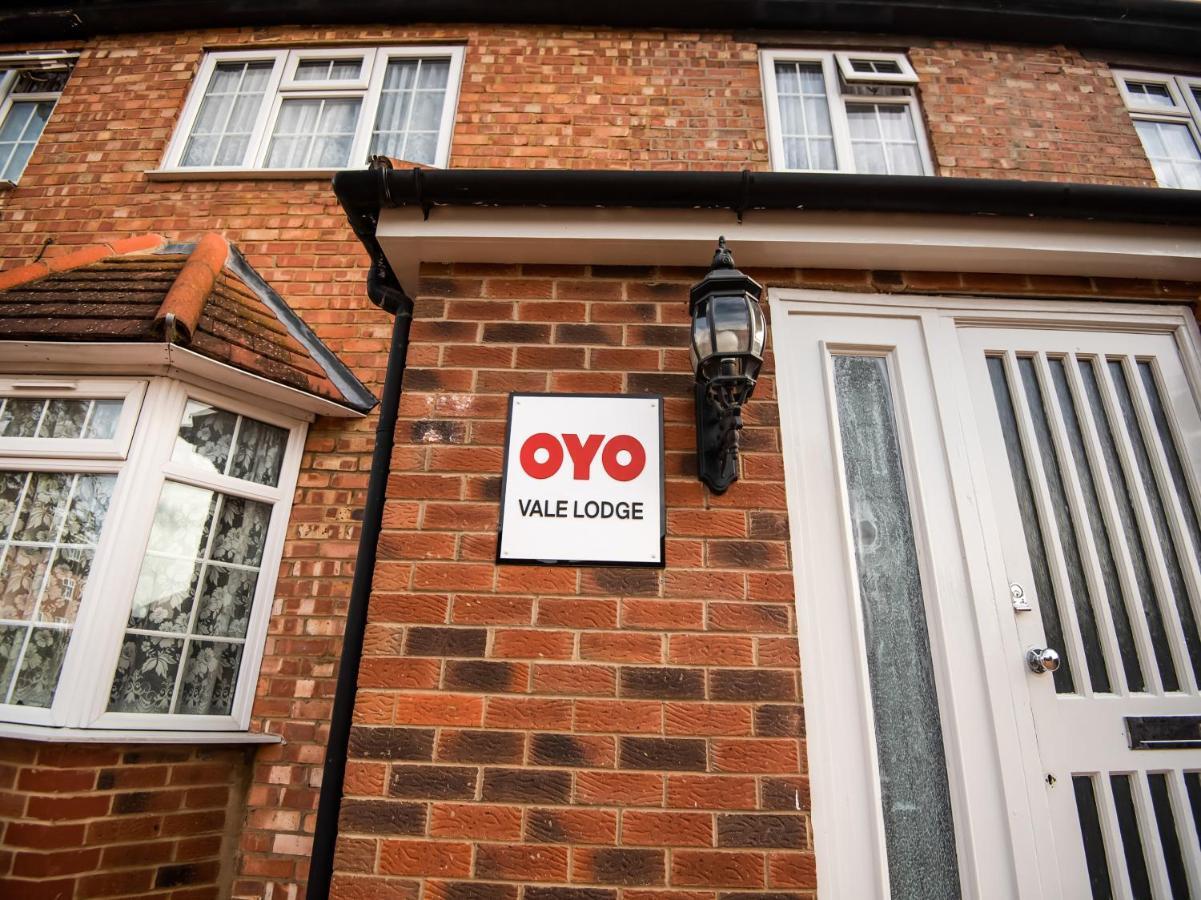 Oyo Vale Lodge Windsor Exterior photo